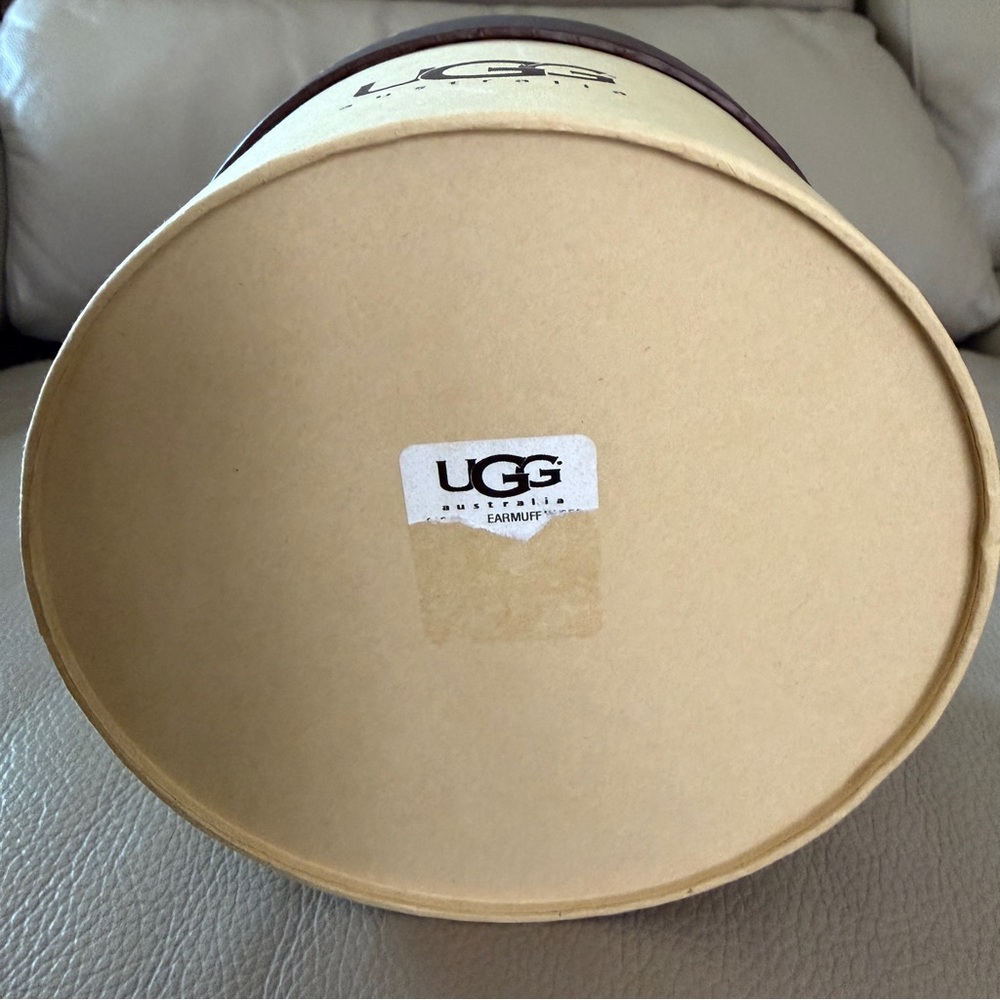 New UGG Grey Earmuffs Shearling Sheepskin Genuine Leather Trim Polyester Fill OS - Picture 14 of 16